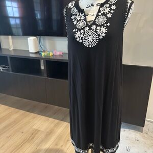 Grace Elements Black Sleeveless Tunic with White Floral Embroidery